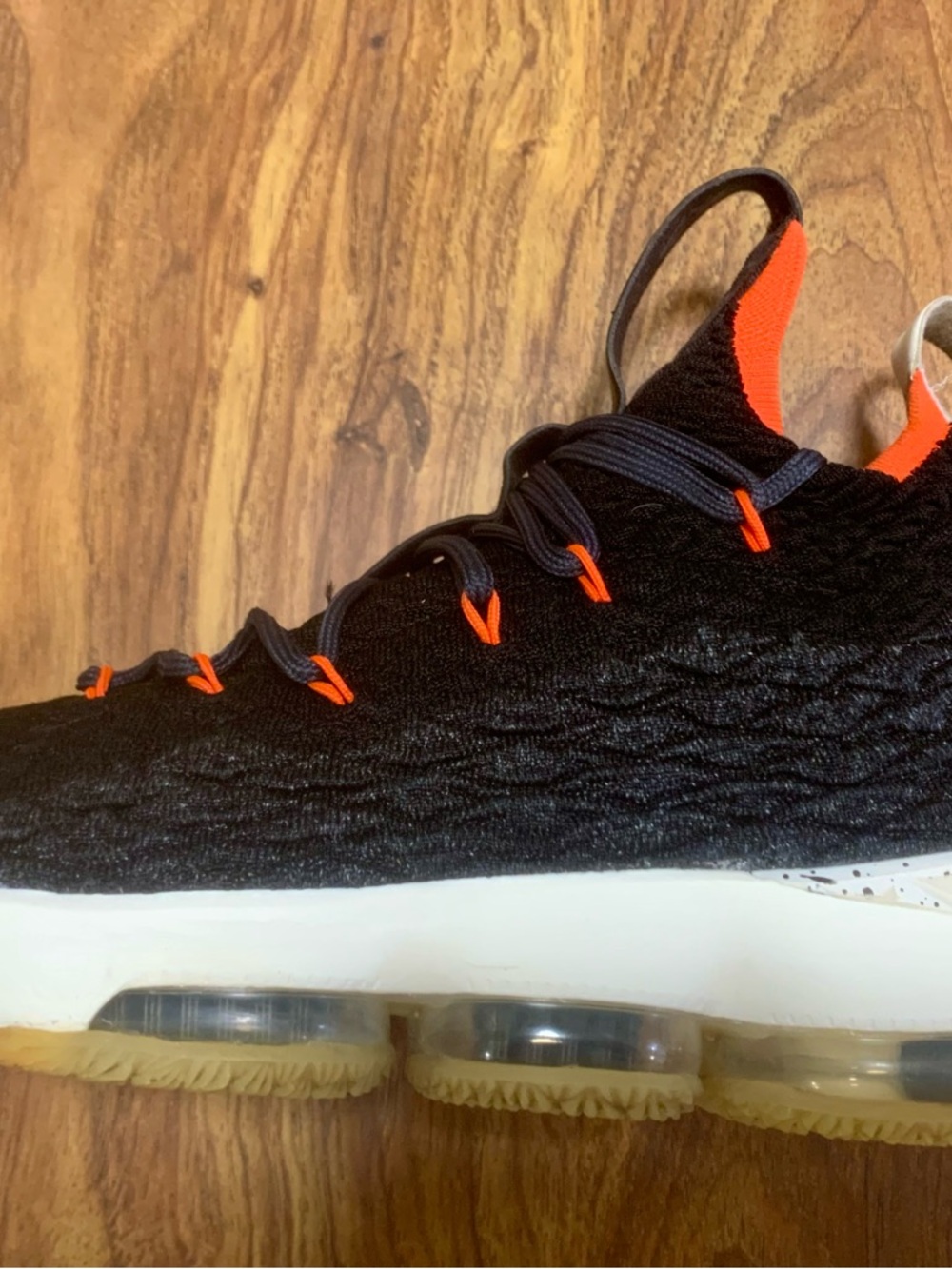 Nike LeBron 15 'Bright Crimson' - Picture 9 of 15